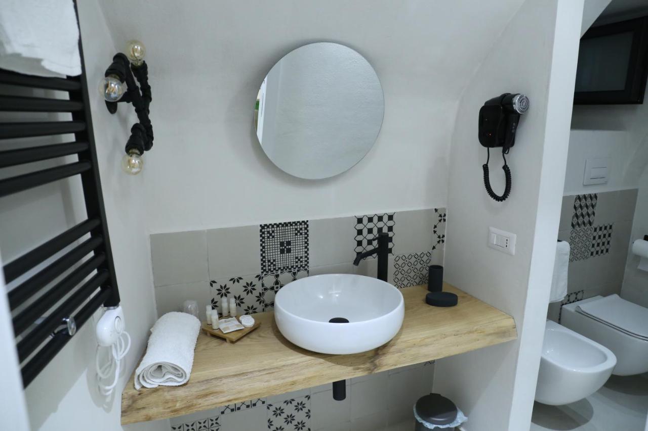 Locus Pendinelli Trani Bed & Breakfast ภายนอก รูปภาพ