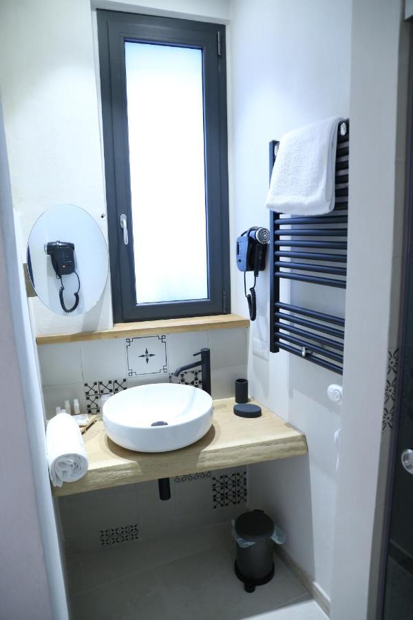 Locus Pendinelli Trani Bed & Breakfast ภายนอก รูปภาพ