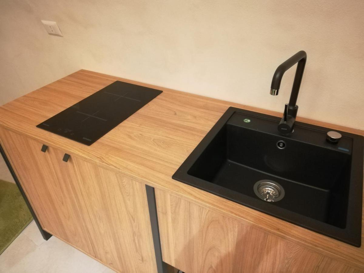 Locus Pendinelli Trani Bed & Breakfast ภายนอก รูปภาพ