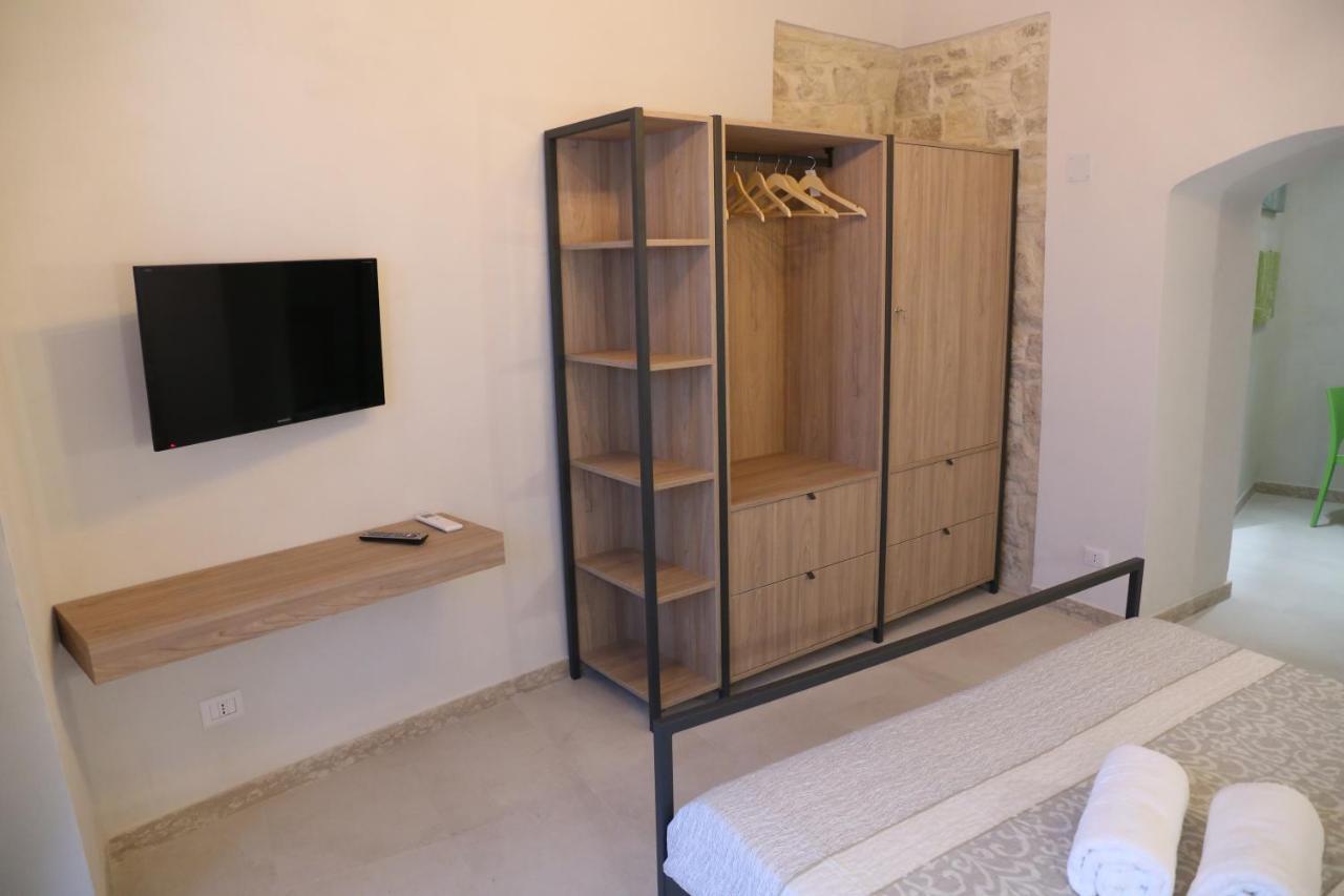 Locus Pendinelli Trani Bed & Breakfast ภายนอก รูปภาพ