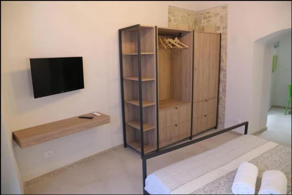 Locus Pendinelli Trani Bed & Breakfast ภายนอก รูปภาพ