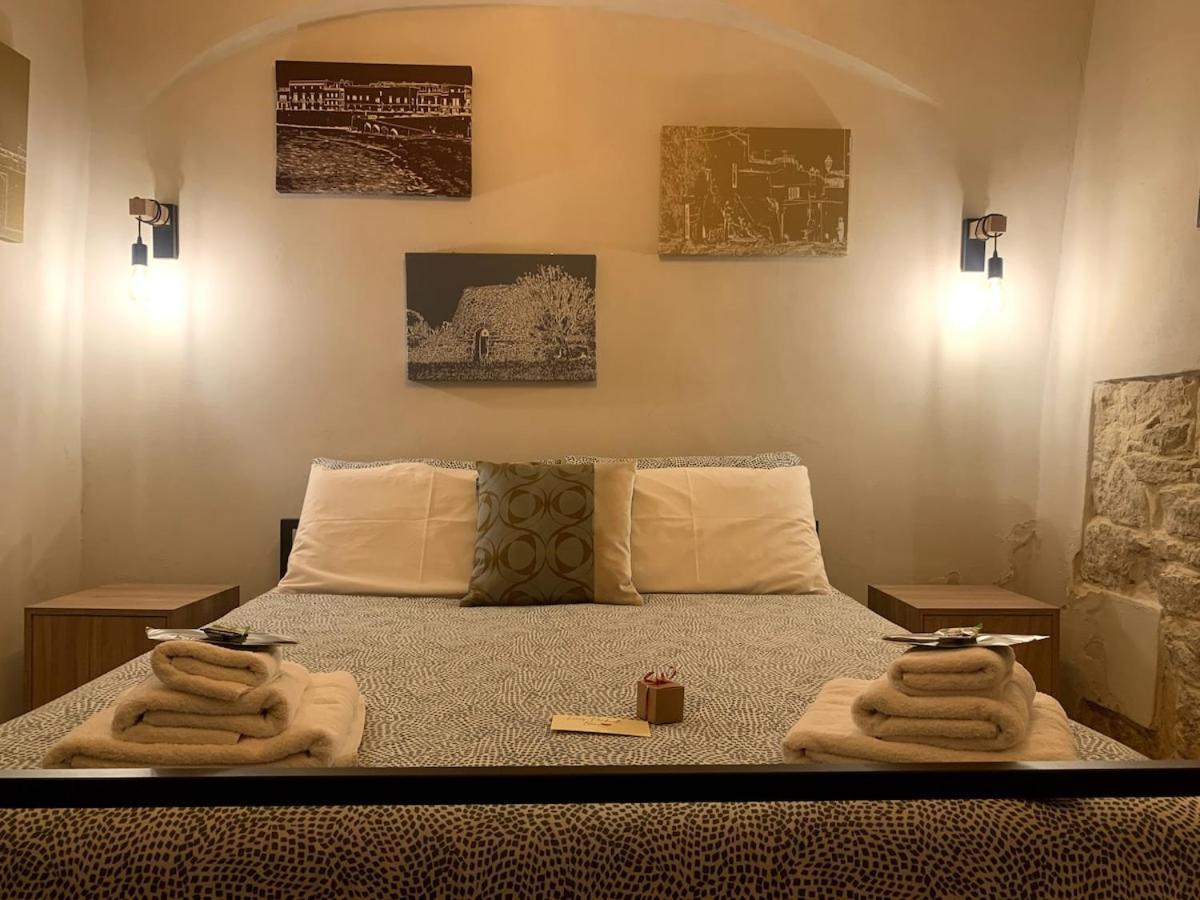 Locus Pendinelli Trani Bed & Breakfast ภายนอก รูปภาพ